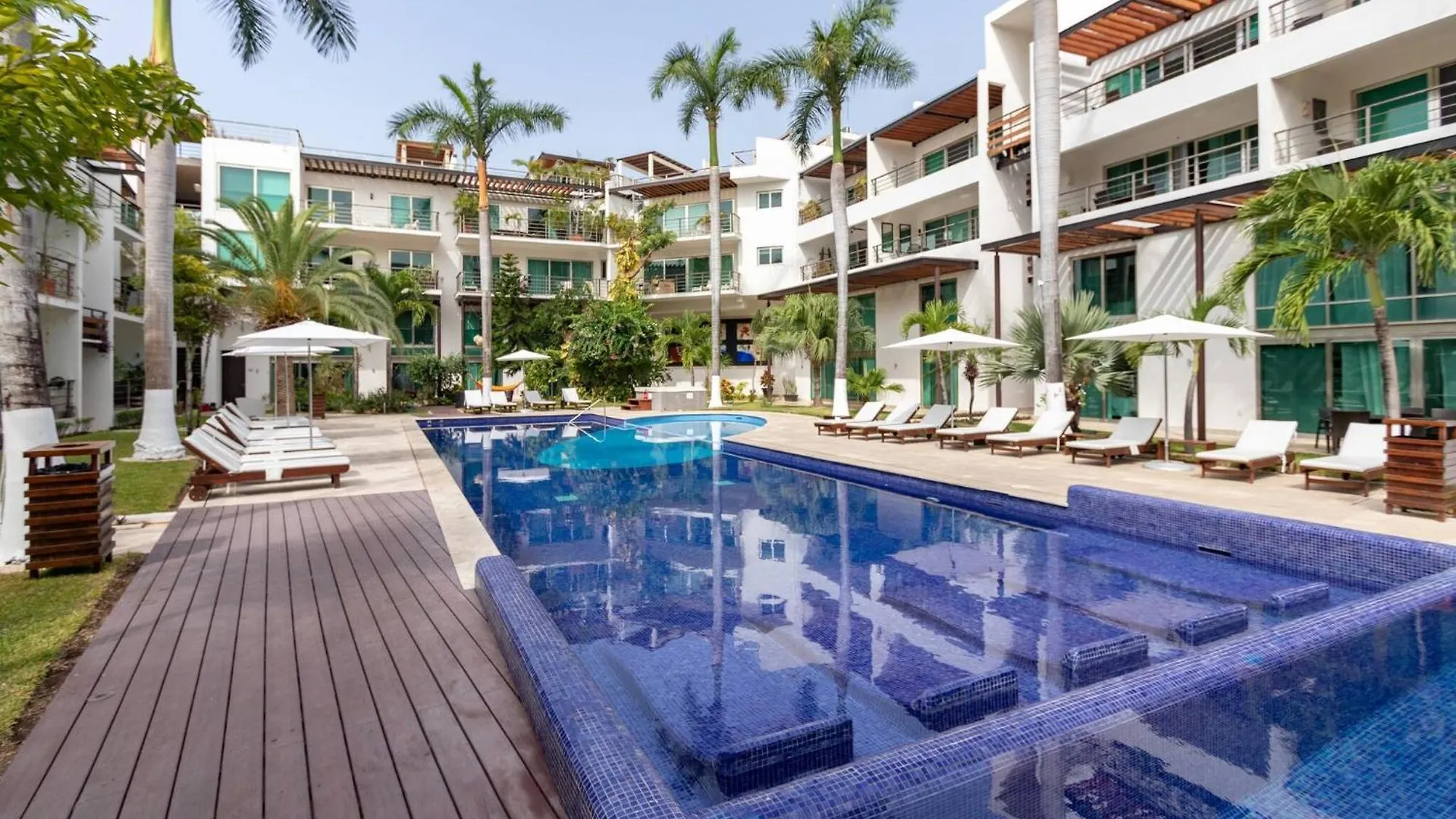Modern 2 Bedroom Condo Colorful And Creative - At Via 38 Condos A13 Playa del Carmen Semesterbostad
