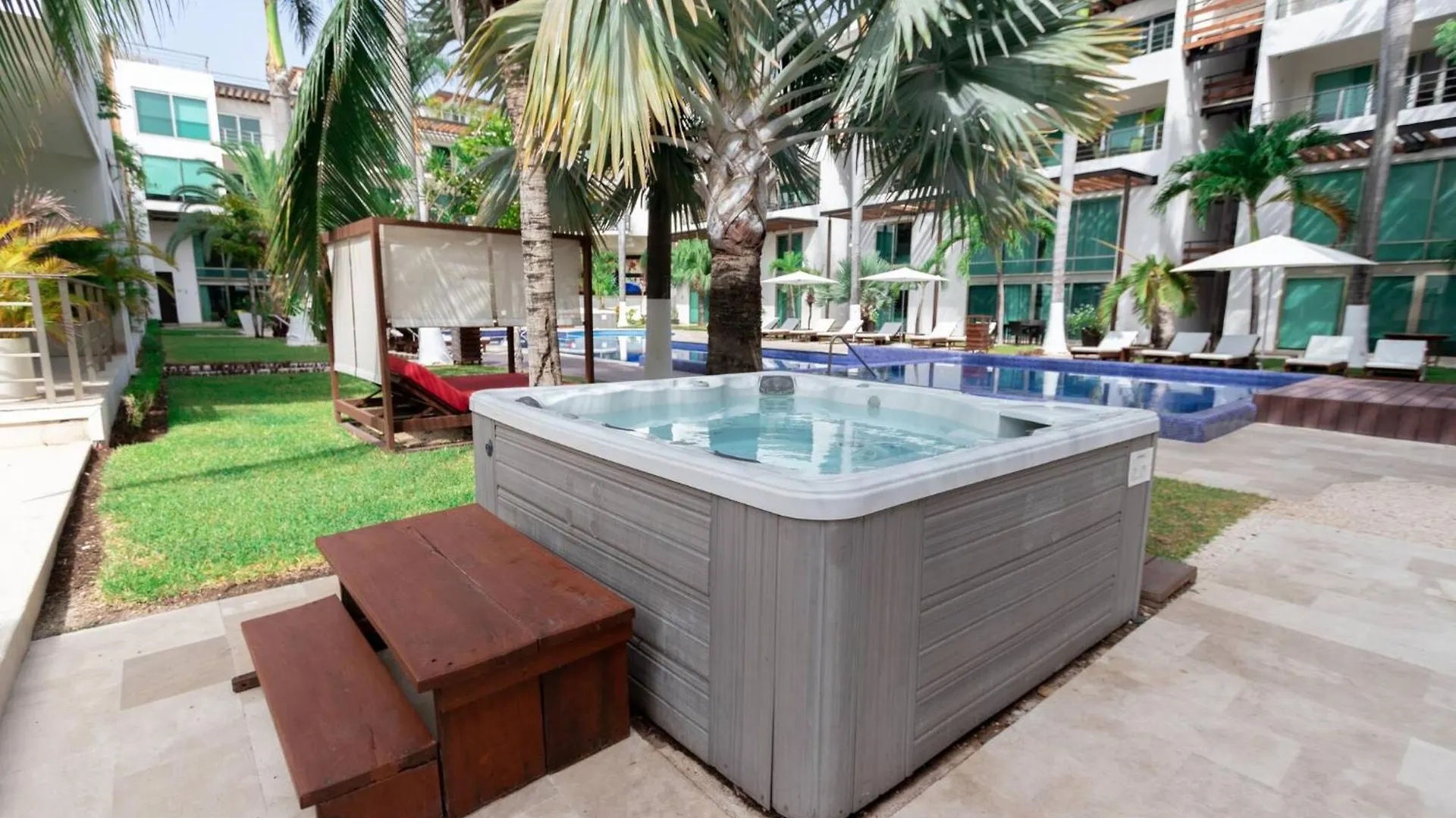 Modern 2 Bedroom Condo Colorful And Creative - At Via 38 Condos A13 Playa del Carmen Semesterbostad