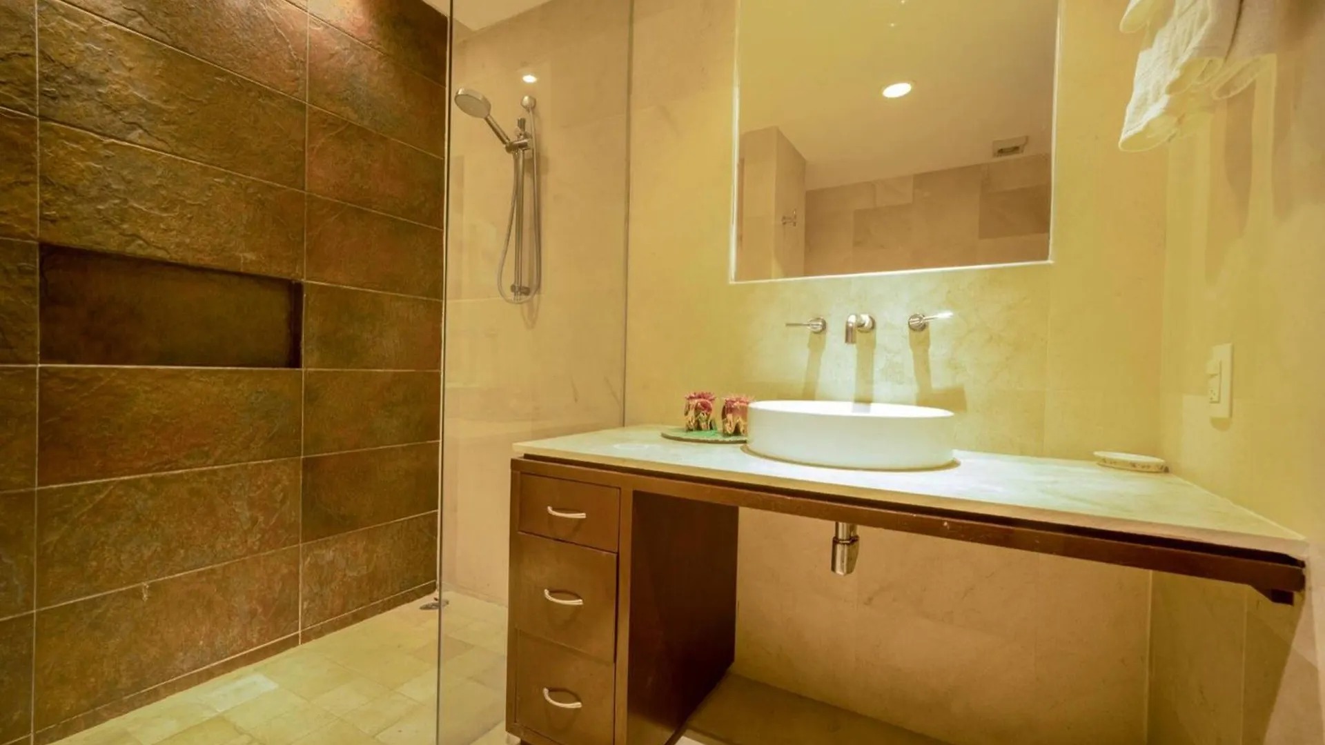 Semesterbostad Modern 2 Bedroom Condo Colorful And Creative - At Via 38 Condos A13 Playa del Carmen
